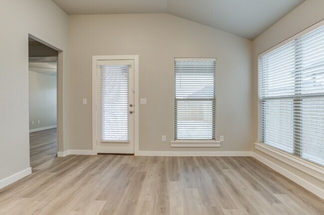 Building Photo - 4 Bed 2 Bath Home in South Lubbock! Extend...