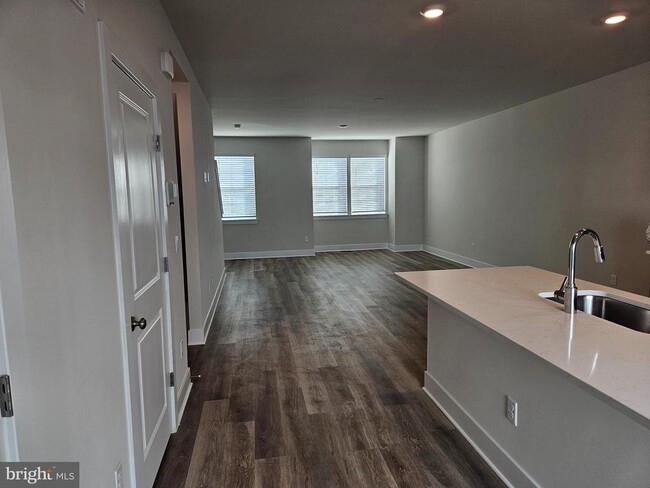 Building Photo - 1870 Amherst St