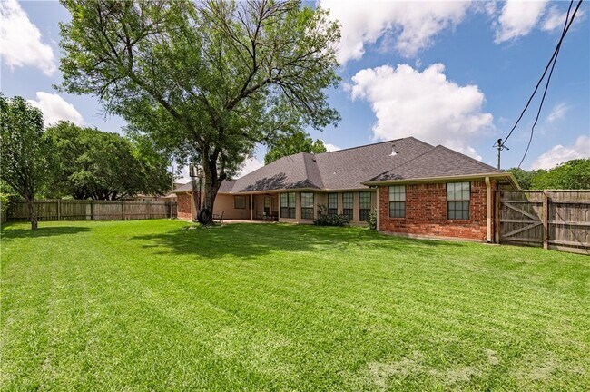 Building Photo - 2905 Aztec Ct