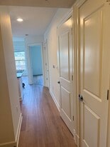 Building Photo - 200 River Vista Dr