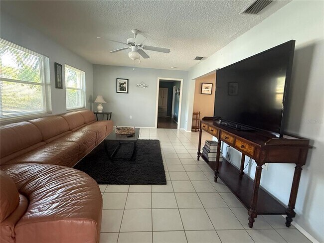 Building Photo - 819 S Gondola Dr