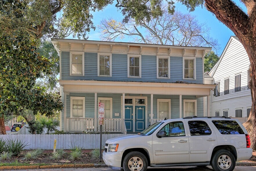 Building Photo - 303 W Park Ave