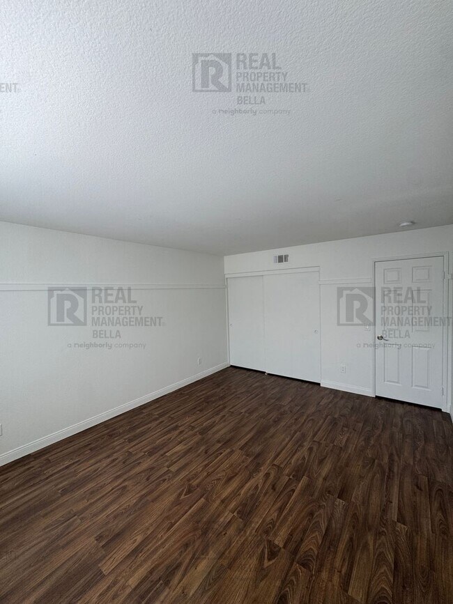 Building Photo - 23 Bella Donaci