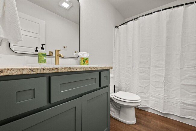 Building Photo - More Space, More Style, Welcome to 2507 Kenwood!