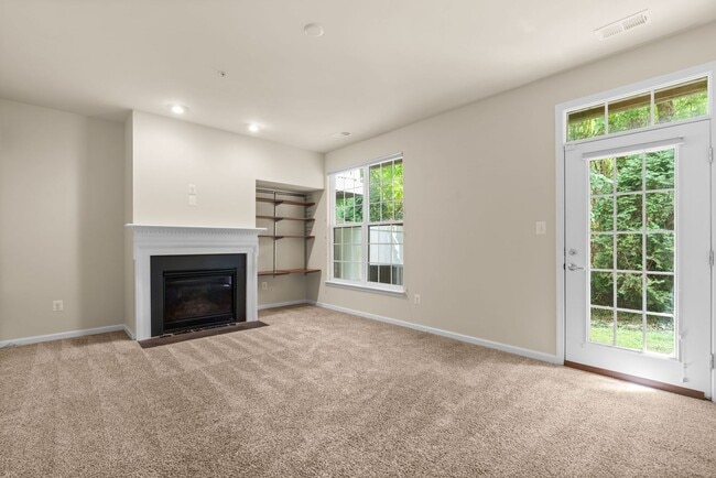 Building Photo - 3 Bedroom 3.5 Bathroom - Wheaton Townhouse...