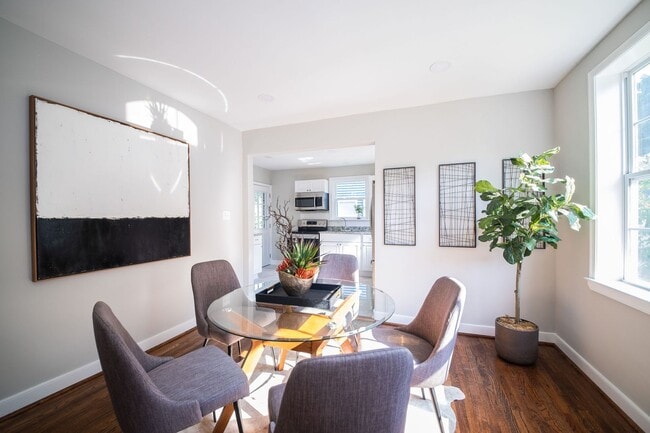 Building Photo - 3 Bedrooms, 2 Bathrooms on Colonial Avenue in Colonial Heights! Must SEE!!!