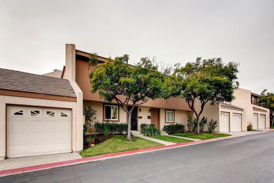 Corner Unit - 3910 Caminito Patricia