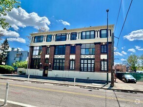 Building Photo - Charming Historic Condo in the Heart of Up...