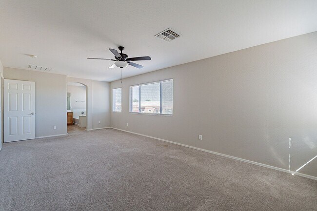 Building Photo - large 3 bedroom home for rent