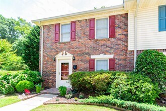 Building Photo - 2bd Townhome in the Heart of Tucker