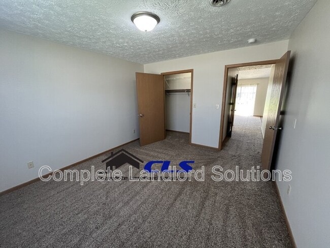 Building Photo - 563 Farrington St