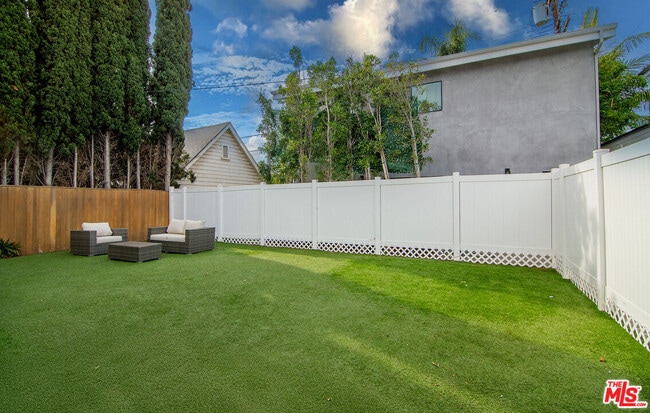 Building Photo - 307 S Citrus Ave