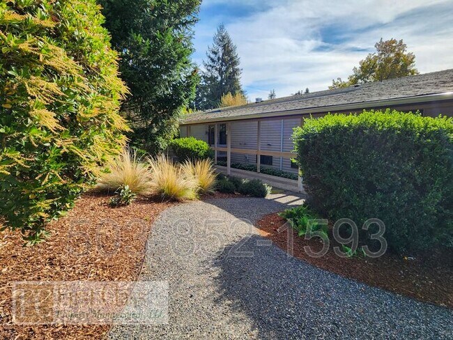 Building Photo - 8500 SW Canyon Dr
