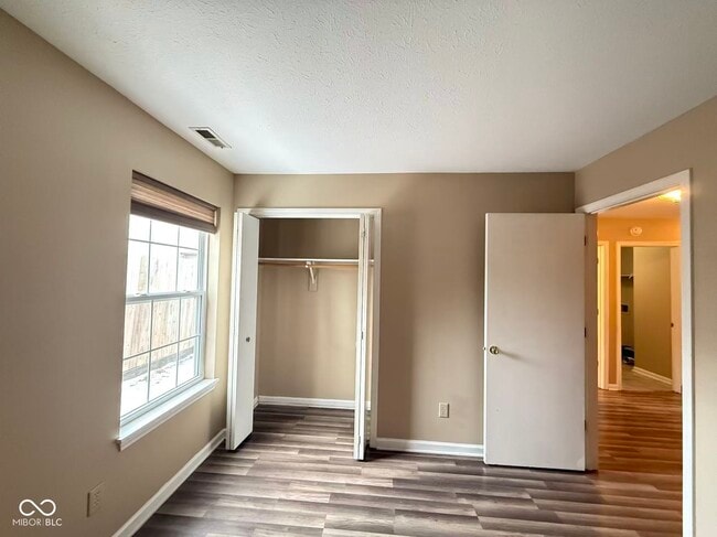 Building Photo - 7006 Long Run Dr