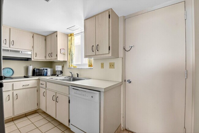 Building Photo - 2505 S Ocean Blvd