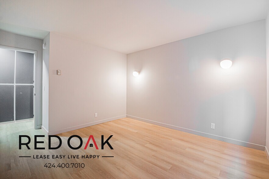 Building Photo - 426 S Venice Blvd