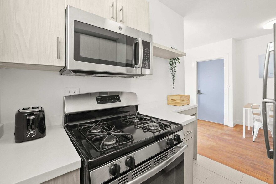 Building Photo - 7340 Harding Ave