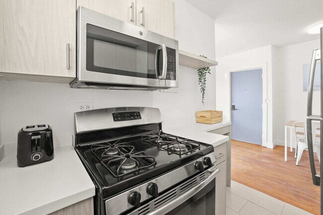 Building Photo - 7340 Harding Ave