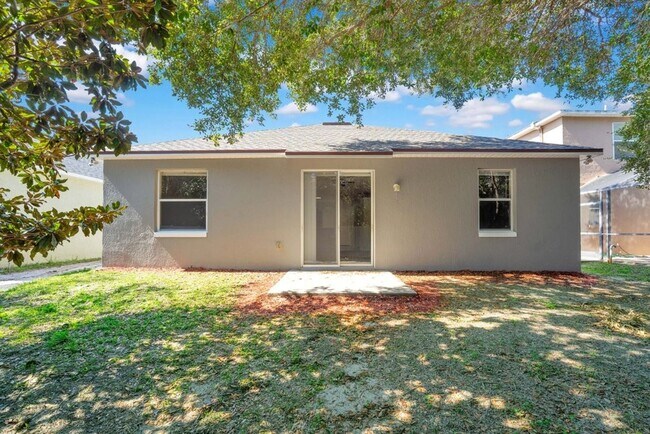 Building Photo - Cozy 4/2 Home Nestled in a Gated Community