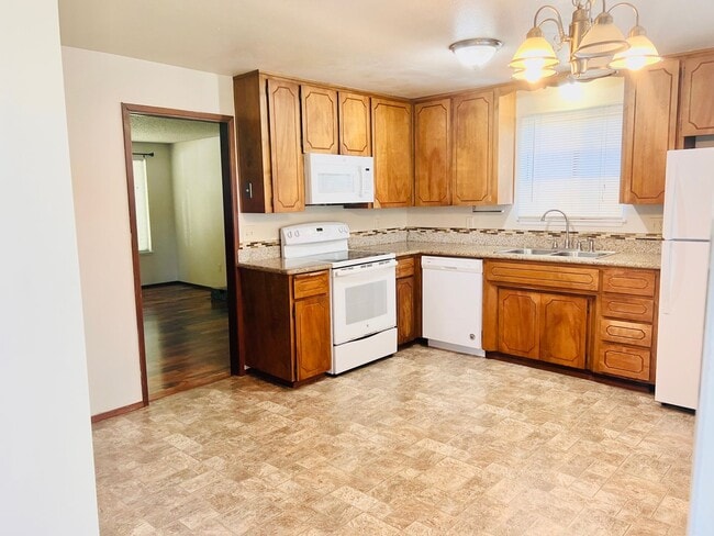 Building Photo - Eastside Olympia/ Must See! Available Now-2bd 1bath