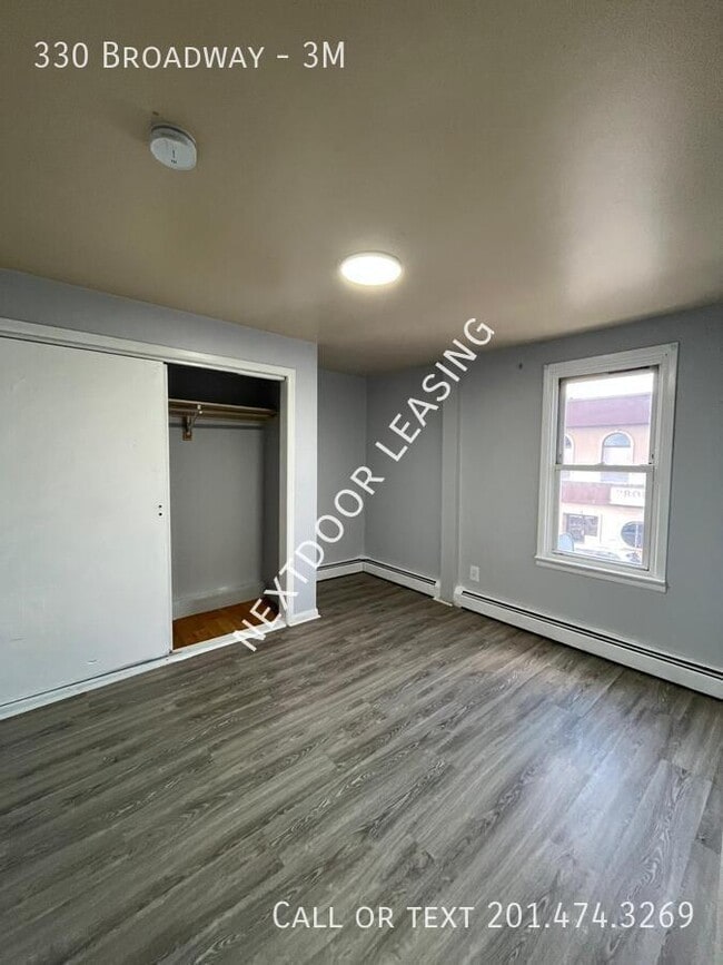 Building Photo - 330 Broadway-3M