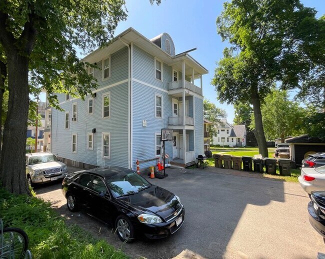 Building Photo - 130 Lathrop St