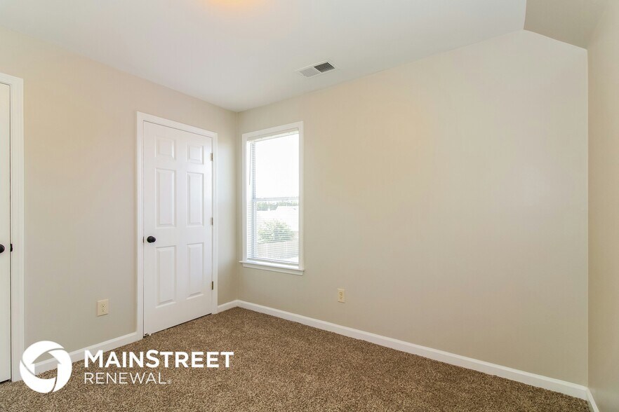 Building Photo - 7299 Pinnacle Oaks Dr