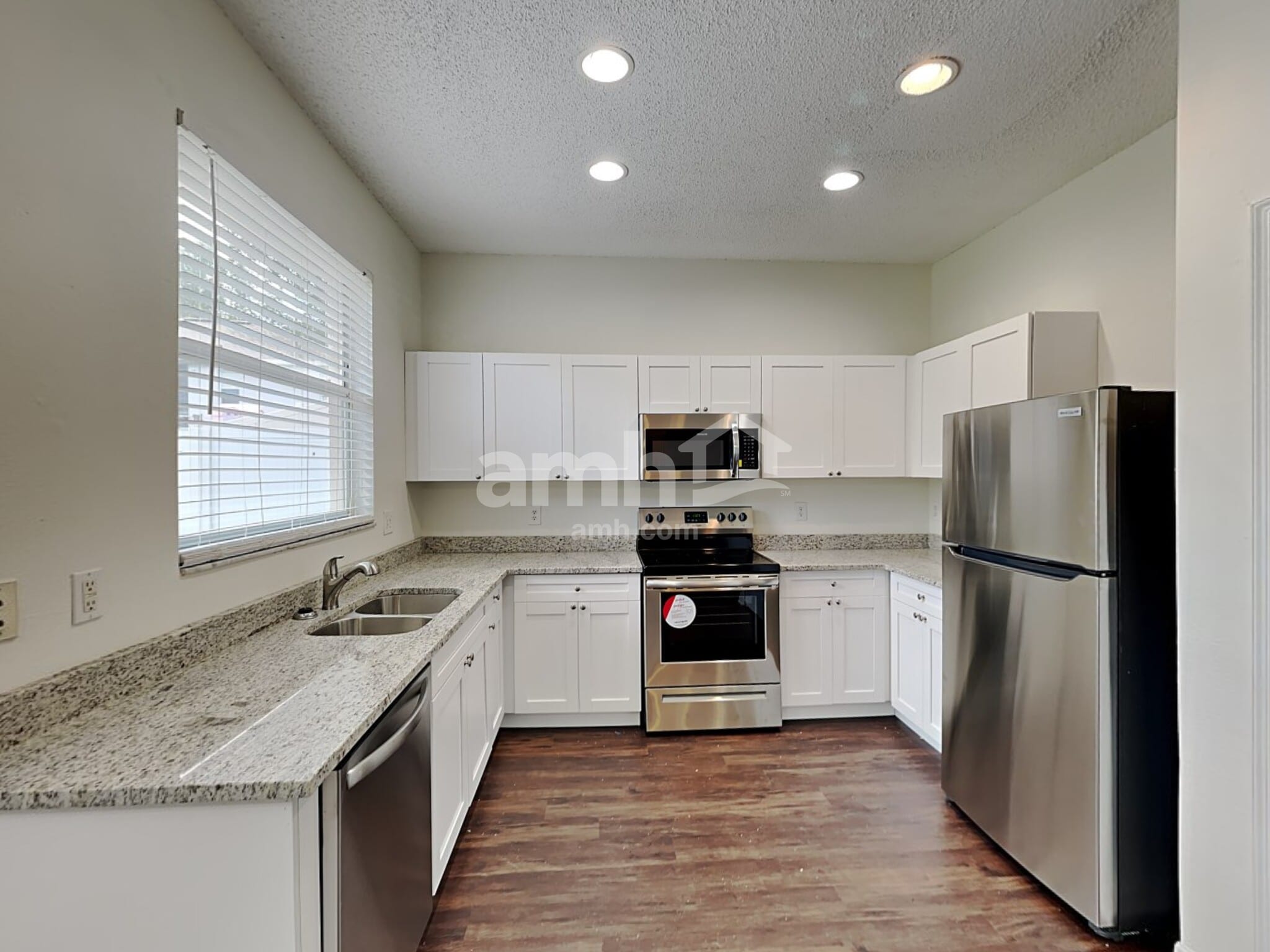 Building Photo - 716 Grand Canyon Dr