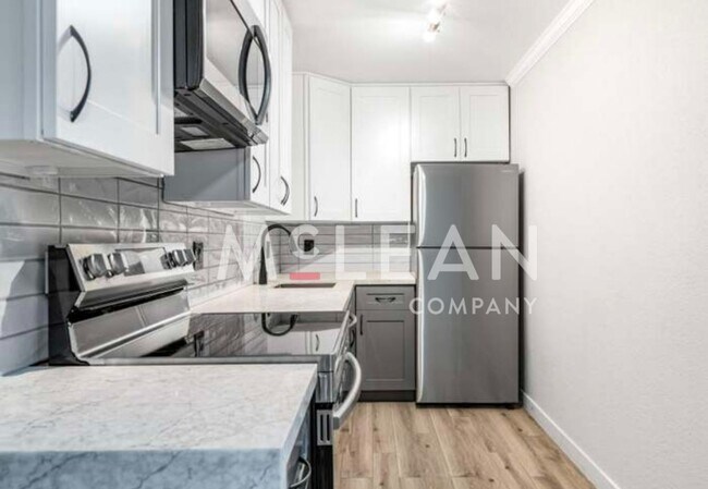 Building Photo - 2809 Los Felices Cir E