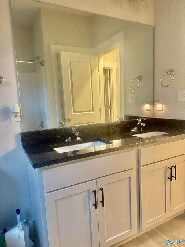 Building Photo - 91333 Monteagle Blvd SE