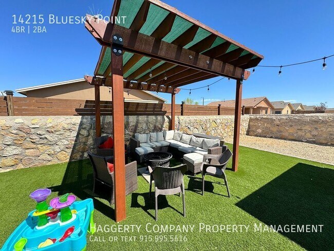 Building Photo - East El Paso 4 bed Refrig A/C Home