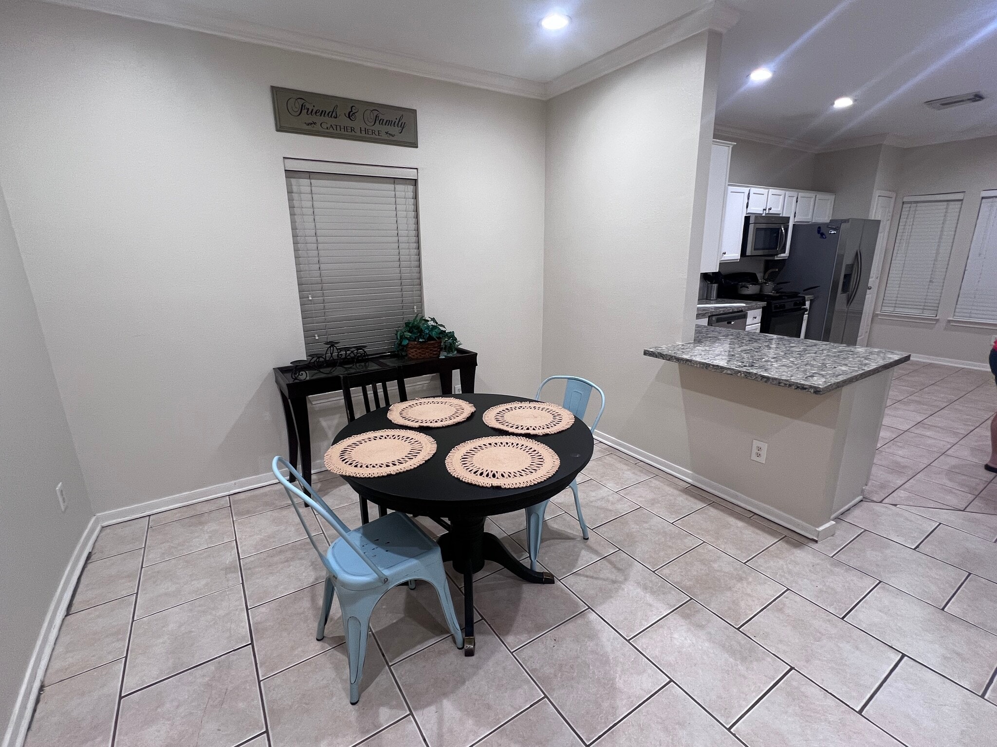 Building Photo - 2324 Sheridan St