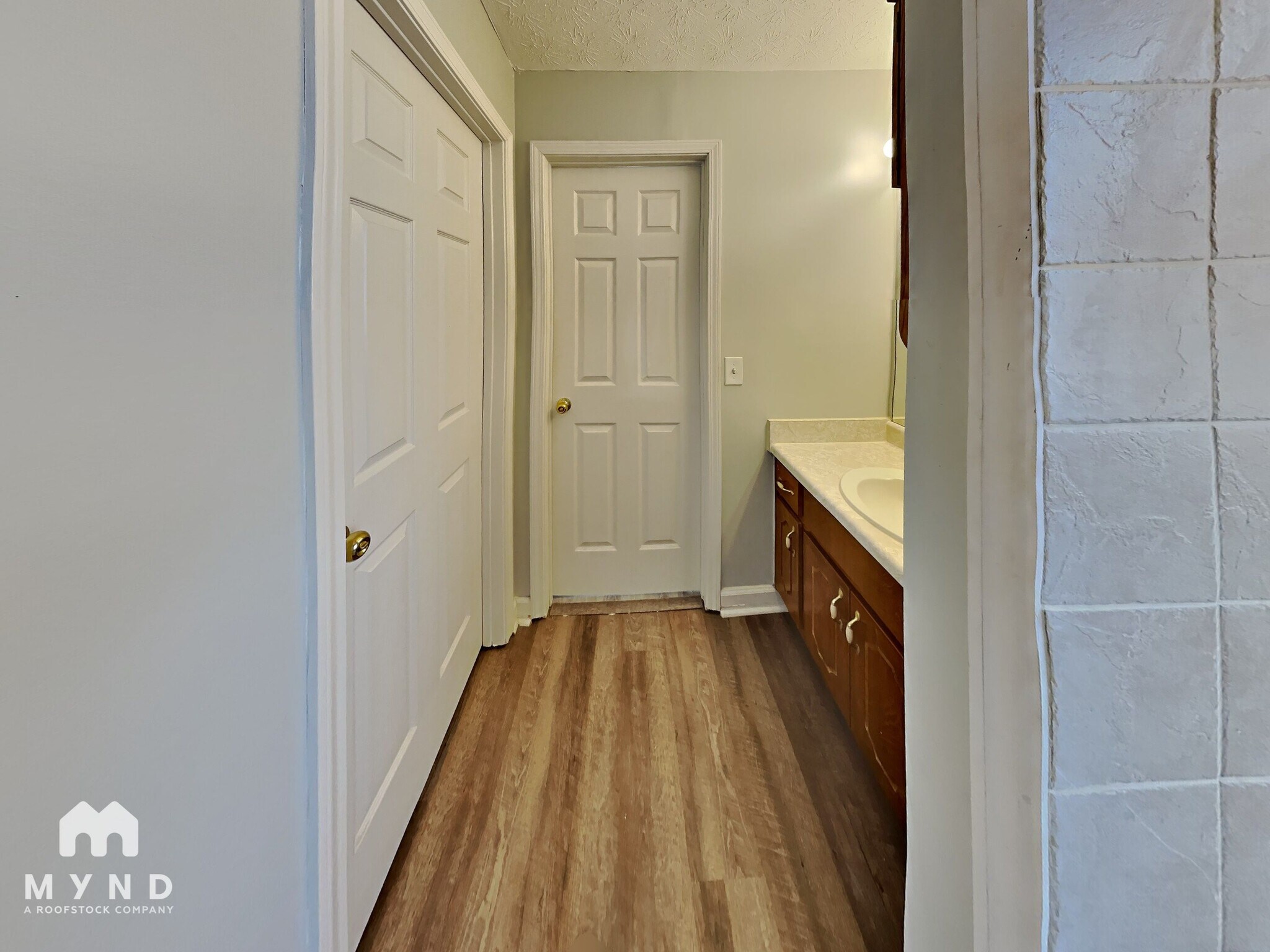 Building Photo - 45 Valley Dr