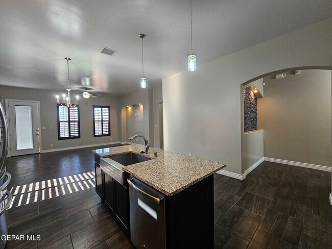 Building Photo - 545 Oilfield Dr