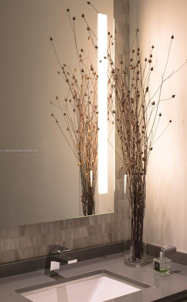 Building Photo - 68 SE 6th St