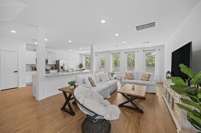Building Photo - 2019 Iris Hls Ln