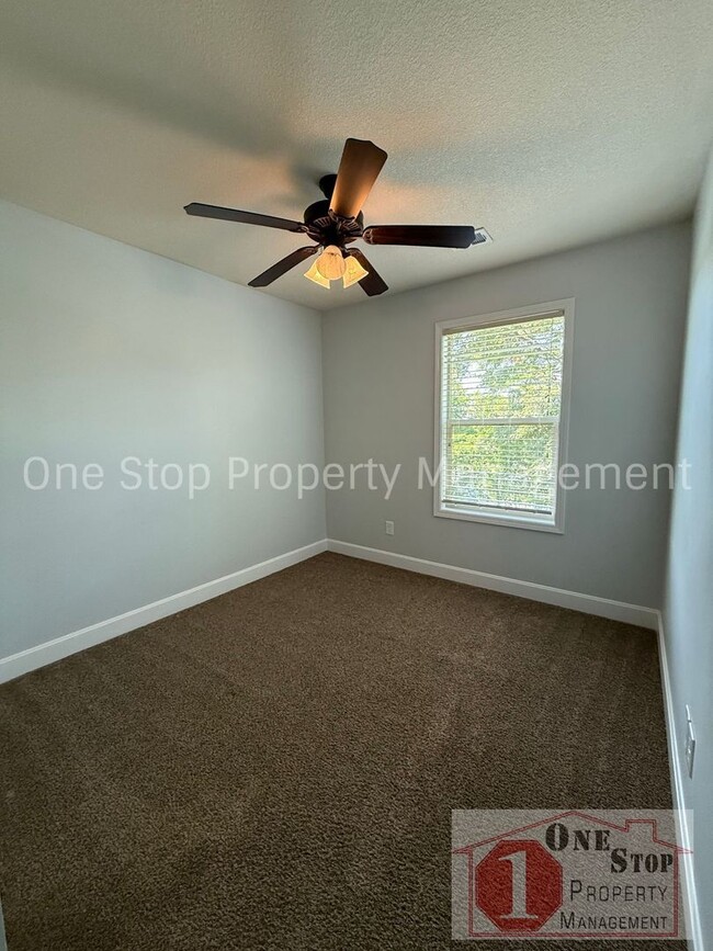 Building Photo - 3-Bedroom, 2.5-Bathroom in Platte City