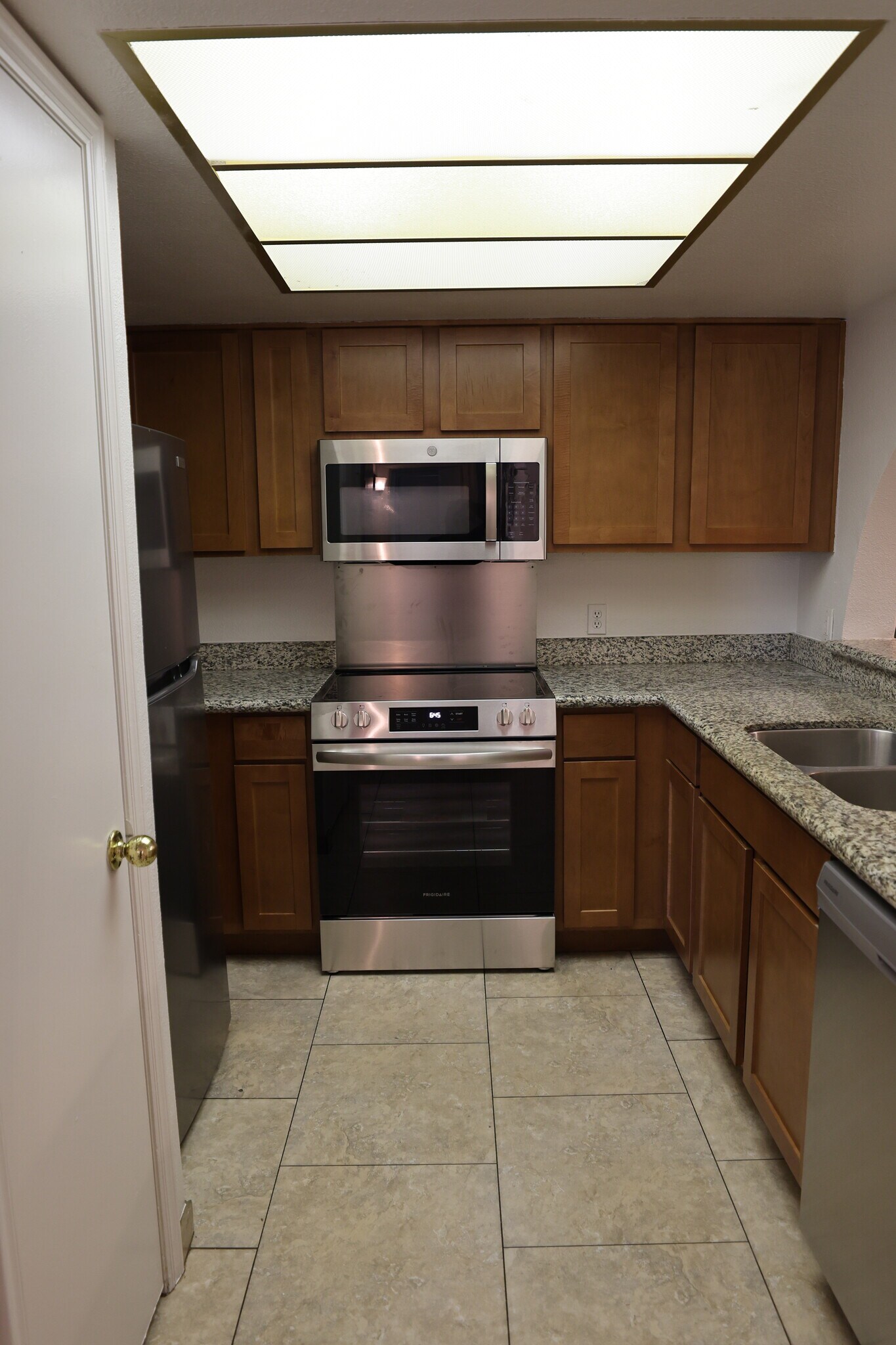 Building Photo - 700 W 14th St