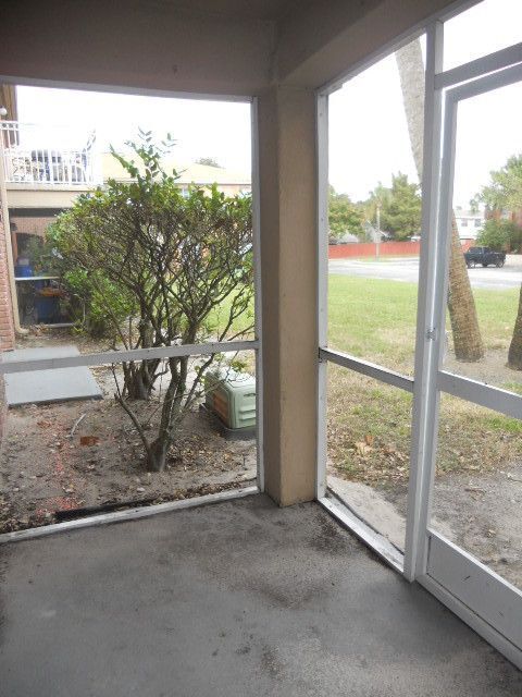 Building Photo - 492 Banyon Tree Cir