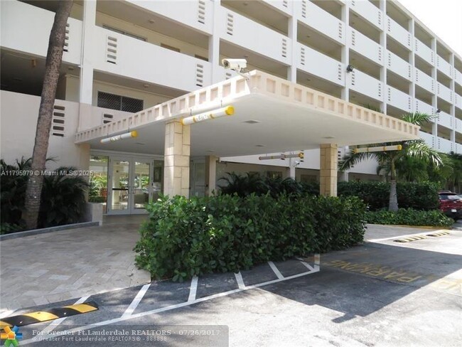 Building Photo - 220 Kings Point Dr