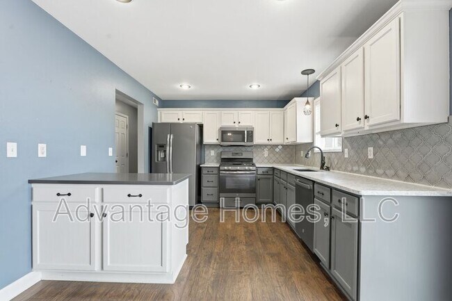 Building Photo - 11516 N Windsor Ave