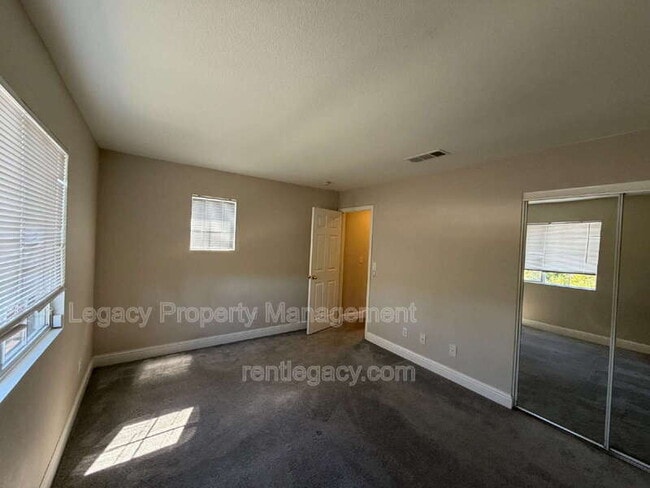 Building Photo - 4010 Hiller Ln