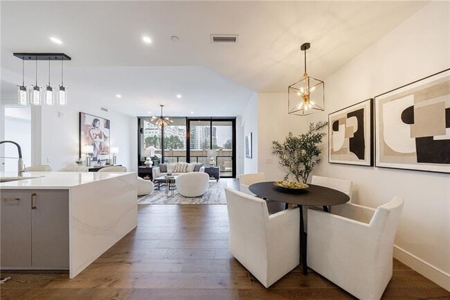 Building Photo - 2425 Peachtree Rd NE