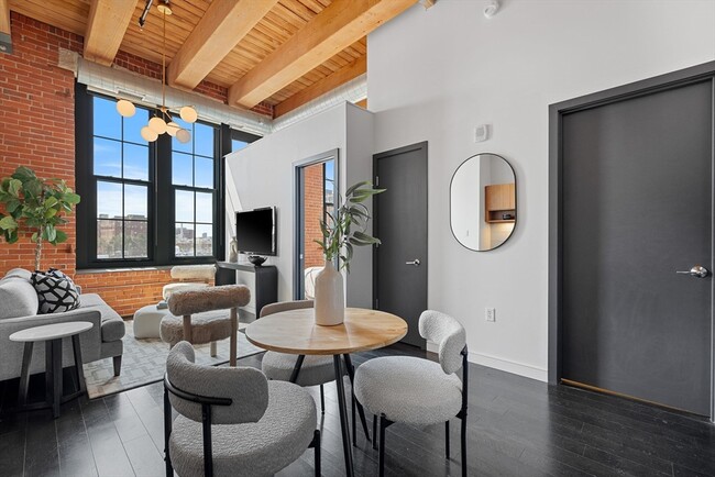 Building Photo - 319 A St