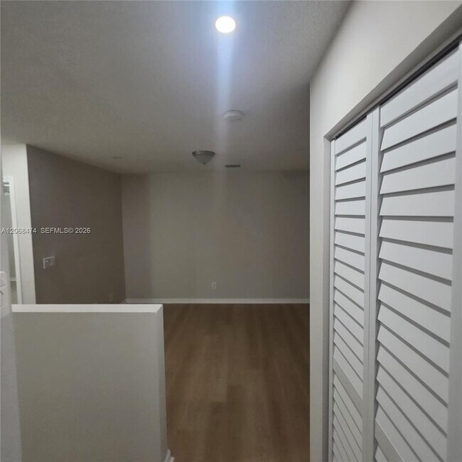 Building Photo - 4730 Lago Vista Dr