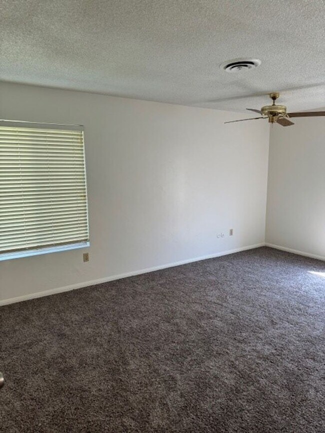 Building Photo - 3408 Kapral Way