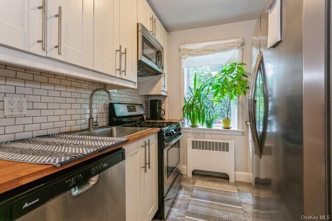 Building Photo - 45 Carpenter Ave