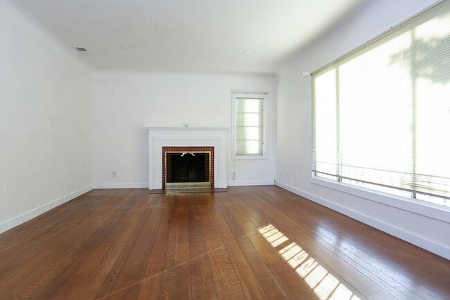 Building Photo - Remodeled 3bed 2 bath Single Family home