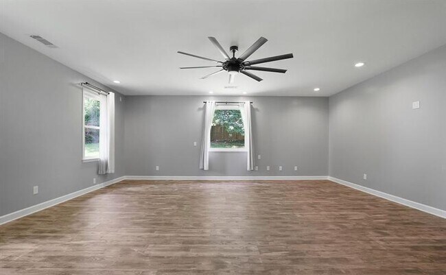Building Photo - 3520 Mystic Dr