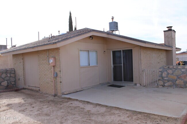 Building Photo - 5947 Deer Ave
